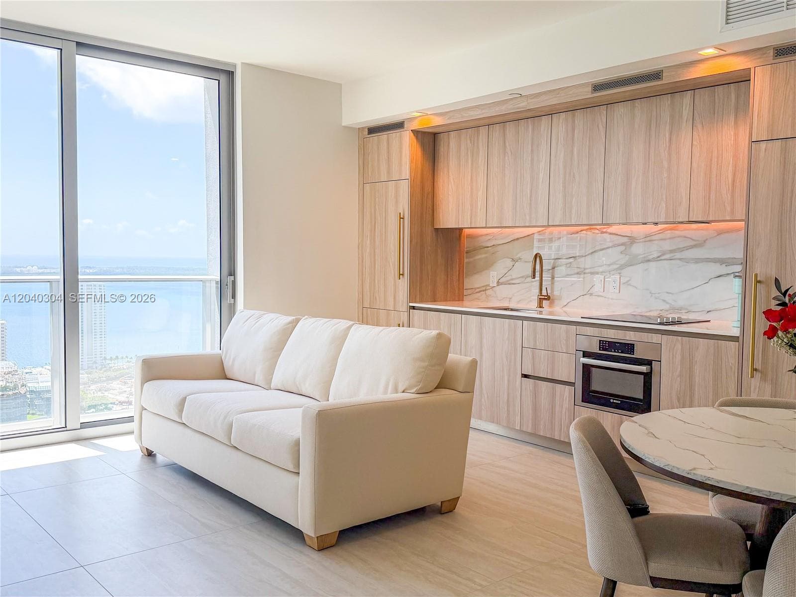 77 SE 5th St # 4015, Miami, FL 33131 photo 5
