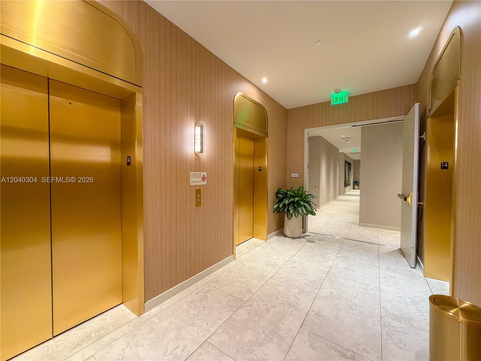 77 SE 5th St # 4015, Miami, FL 33131 photo 4