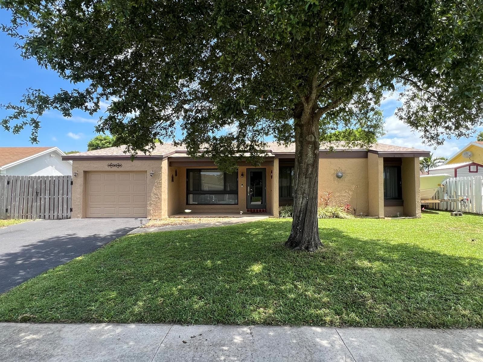 8511 NW 8th Street, Pembroke Pines, FL 33024 photo 3