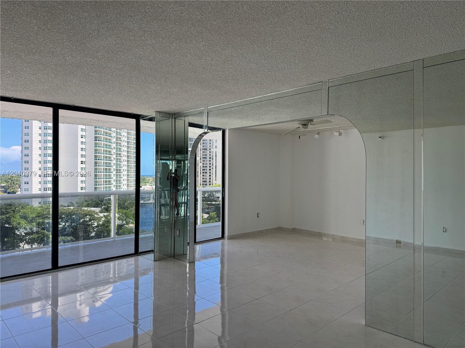 20505 E Country Club Dr # 835, Aventura, FL 33180 photo 4