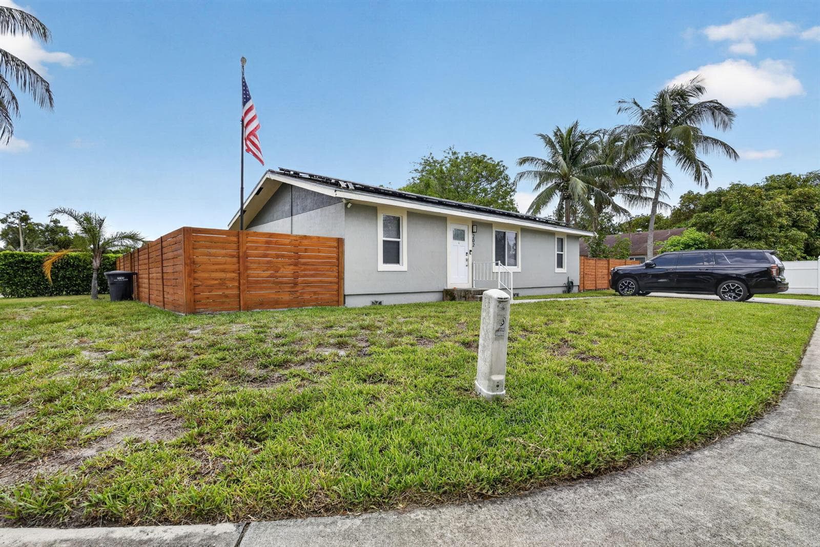 202 Elaine Circle W, West Palm Beach, FL 33409 photo 2