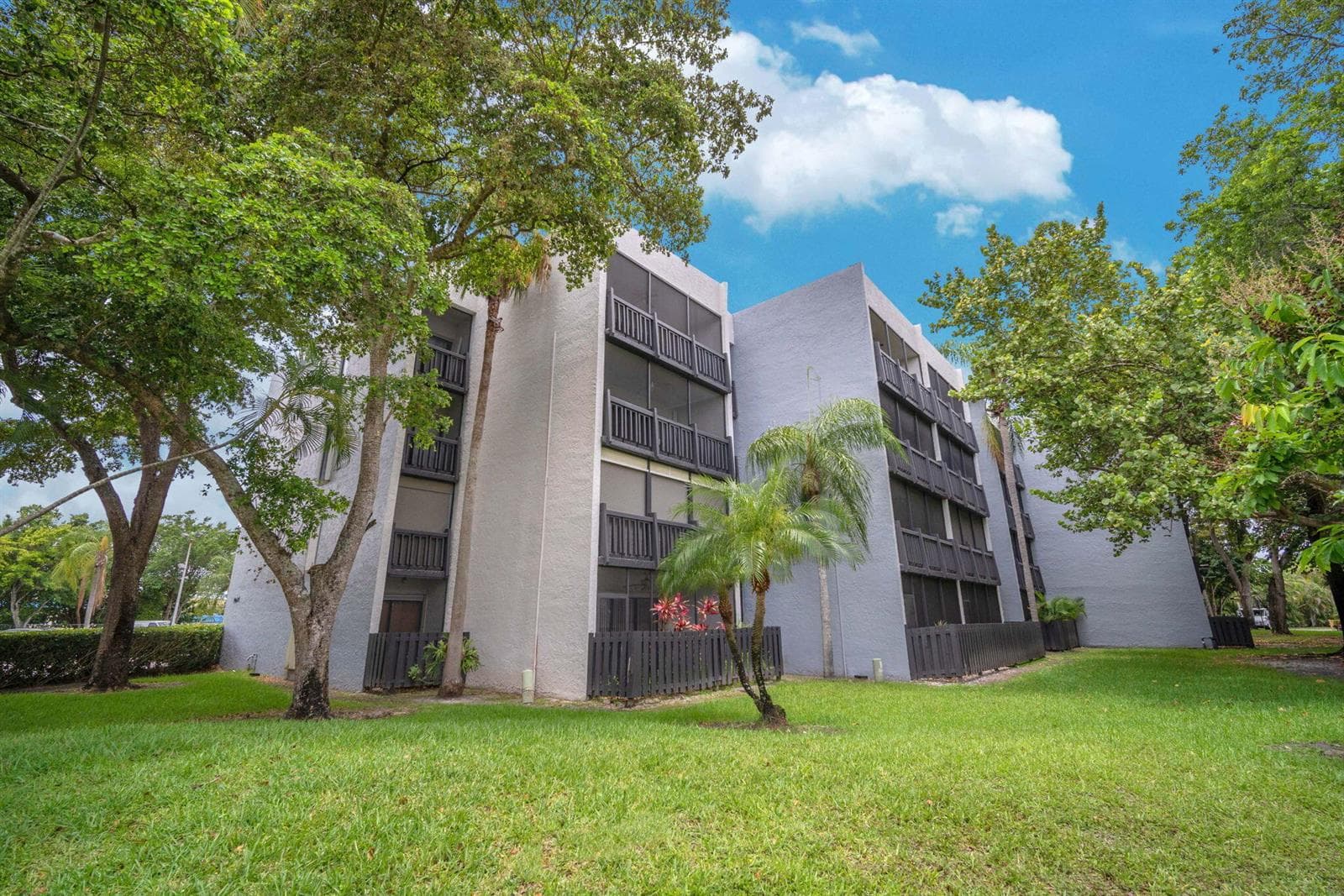 1021 Mockingbird Lane # 303, Plantation, FL 33324 photo 5