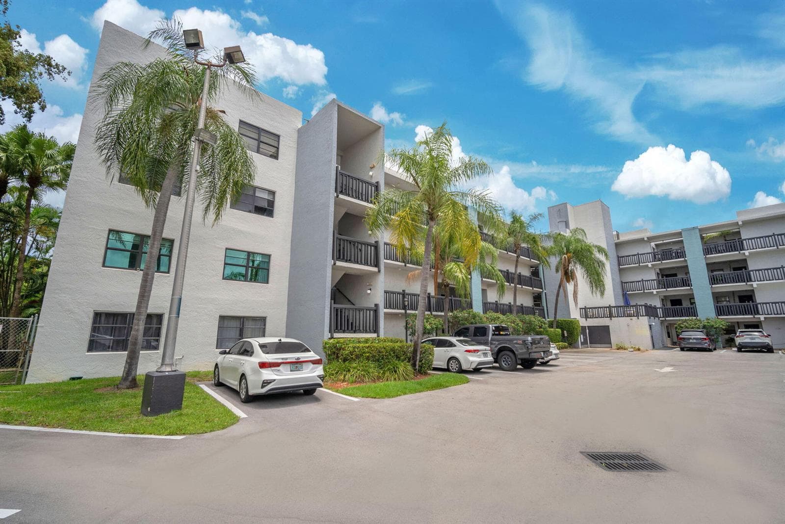 1021 Mockingbird Lane # 303, Plantation, FL 33324 photo 4