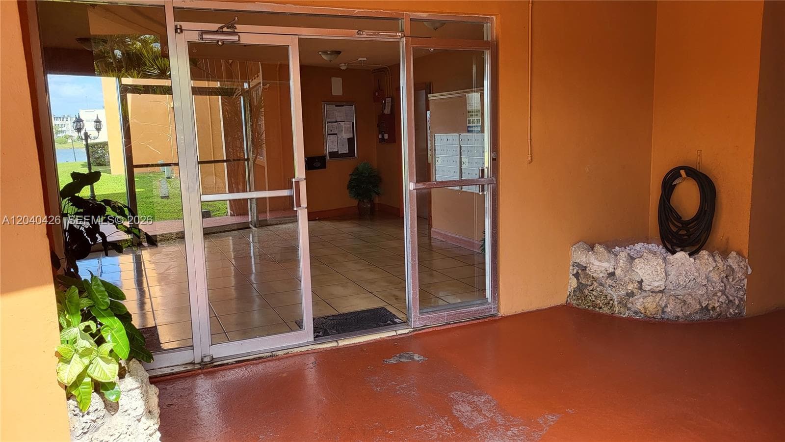 1591 NE Miami Gardens Dr # 306, Miami, FL 33179 photo 2