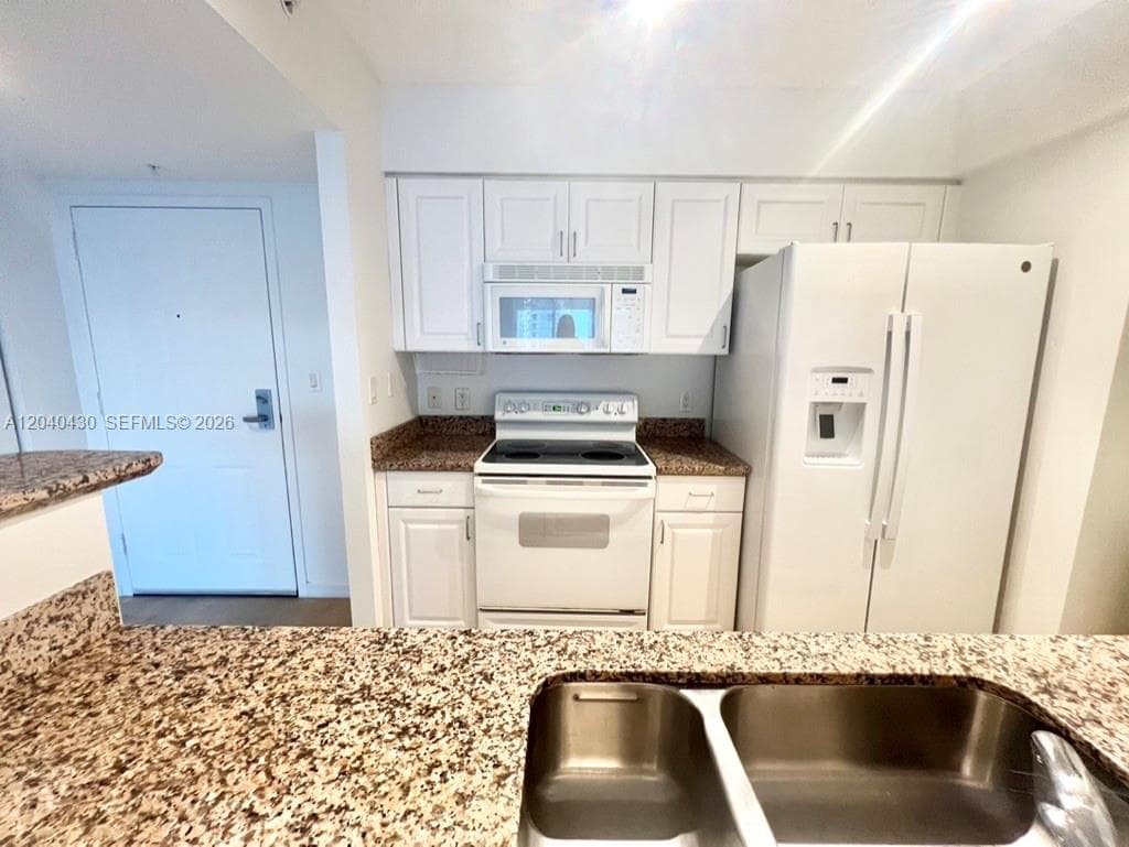 1155 BRICKELL BAY DR # 807, Miami, FL 33131 photo 3