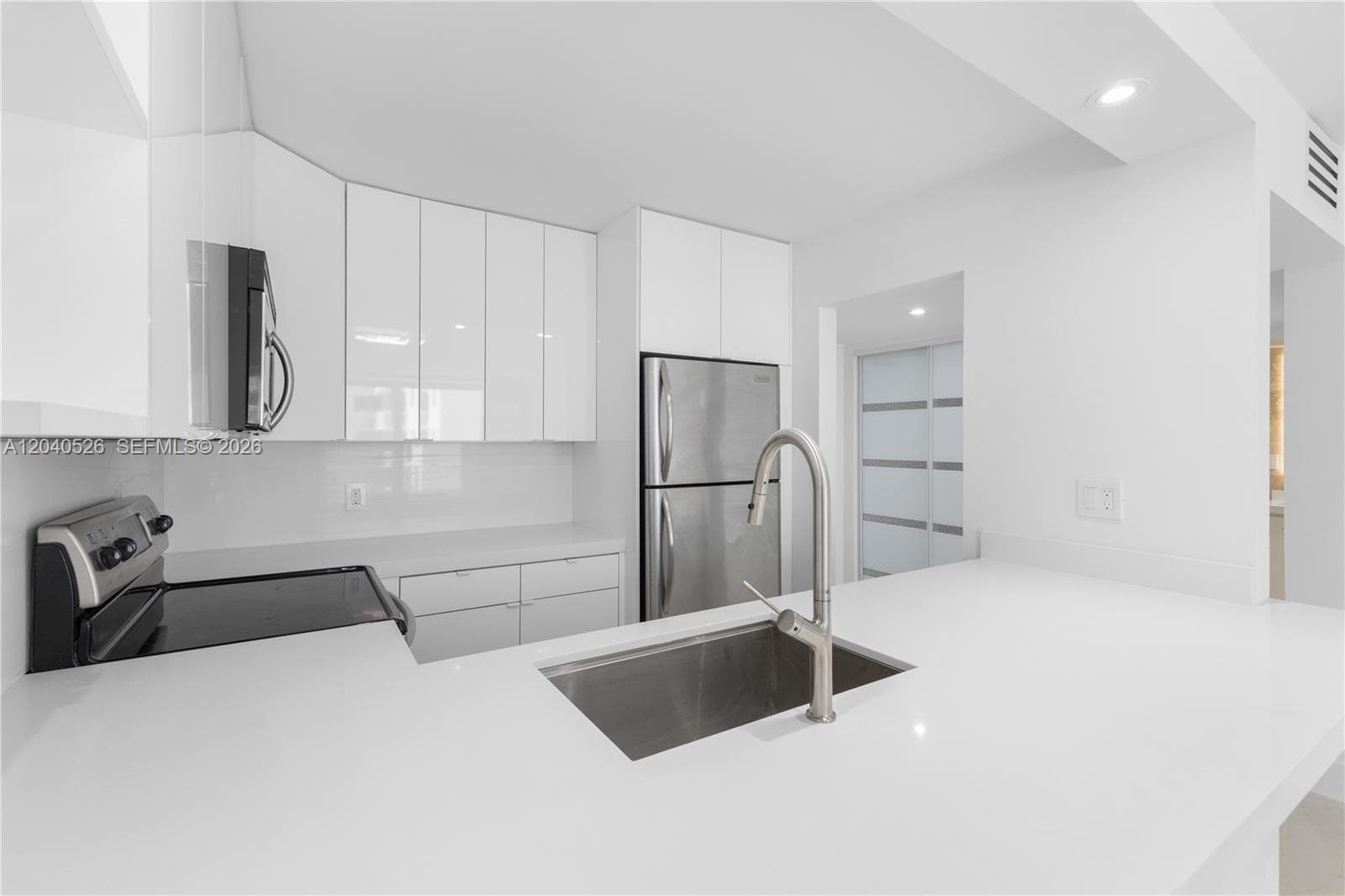 345 Ocean Dr # 924, Miami Beach, FL 33139 photo 3