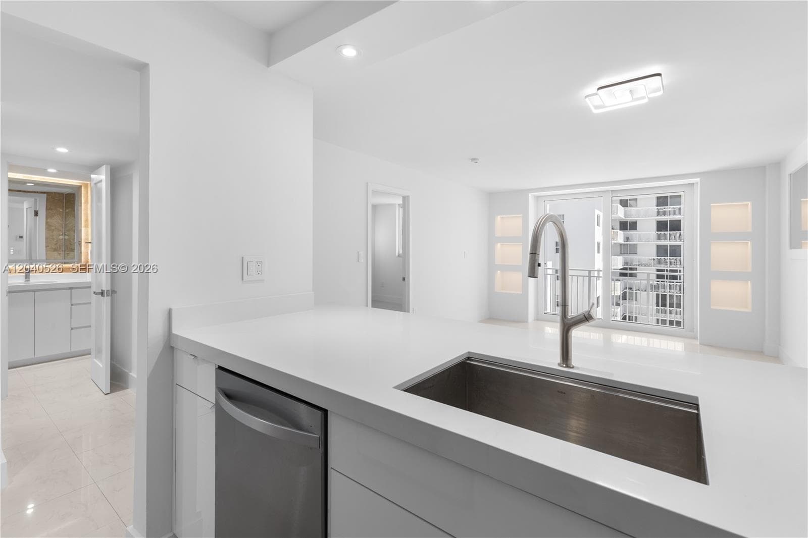345 Ocean Dr # 924, Miami Beach, FL 33139 photo 4