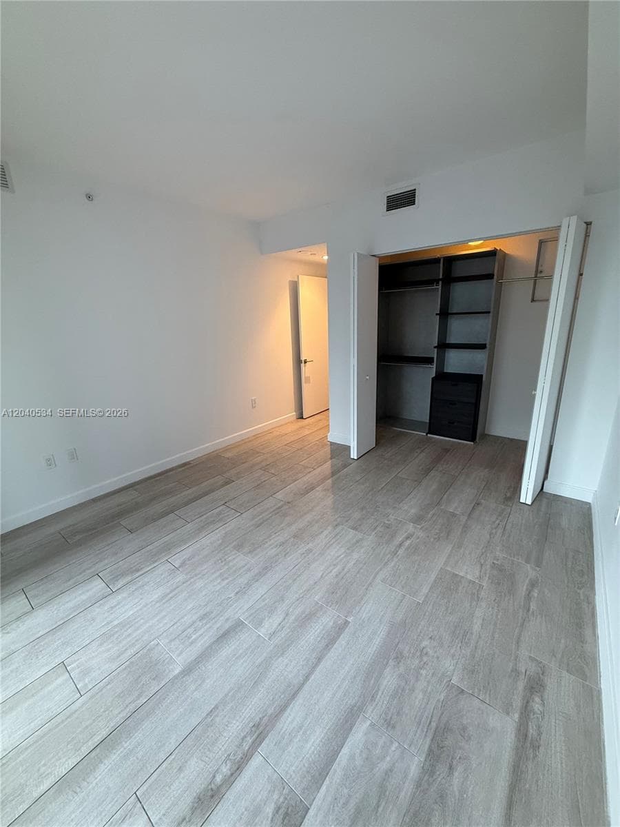 45 SW 9th St # 1004, Miami, FL 33130 photo 5