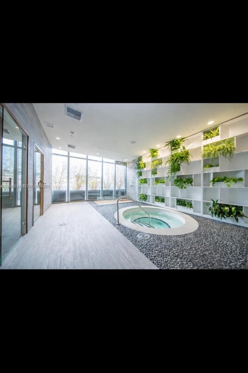 45 SW 9th St # 1004, Miami, FL 33130 photo 4