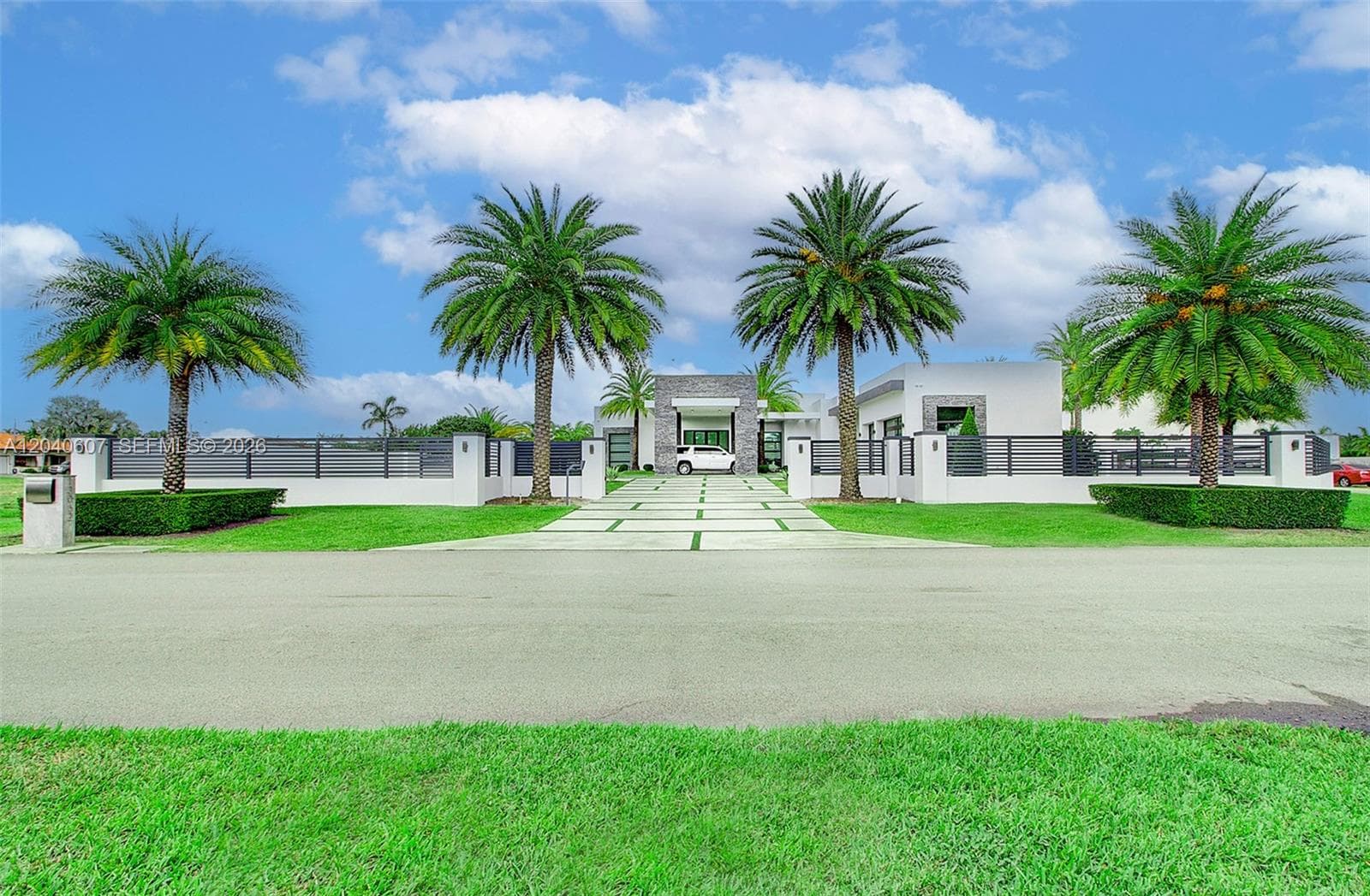 13052 NW 102nd Ave, Hialeah Gardens, FL 33018 photo 2
