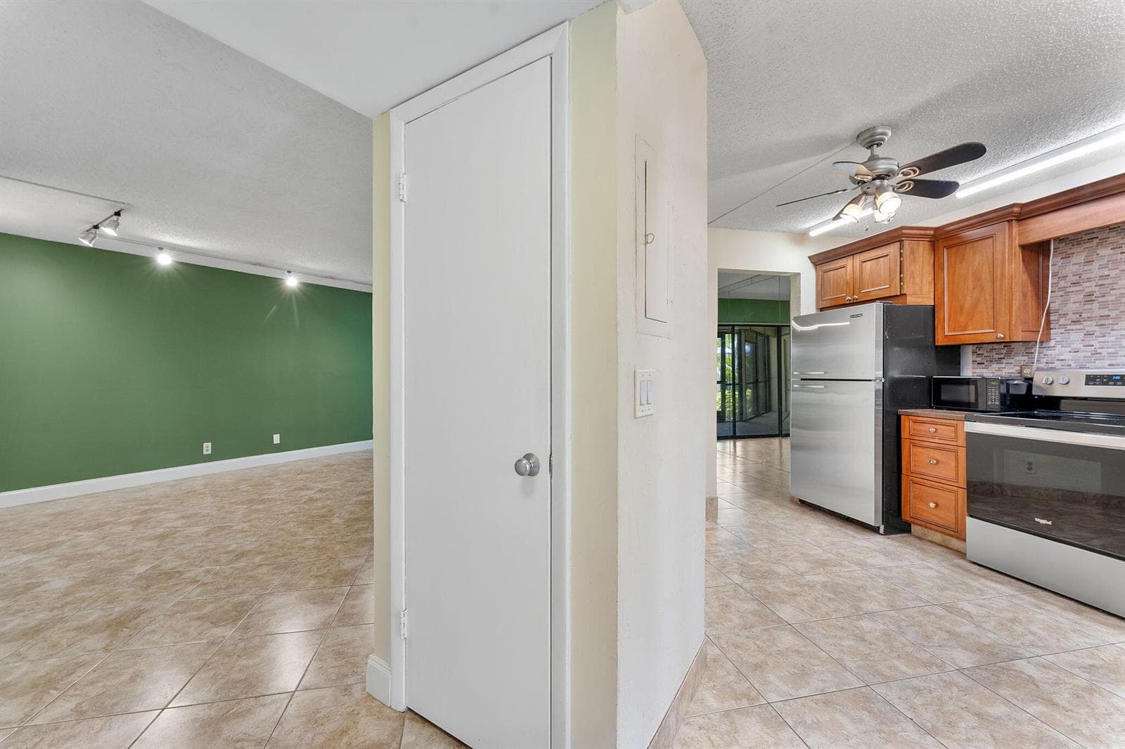 5800 Camino Del Sol # 102, Boca Raton, FL 33433 photo 3
