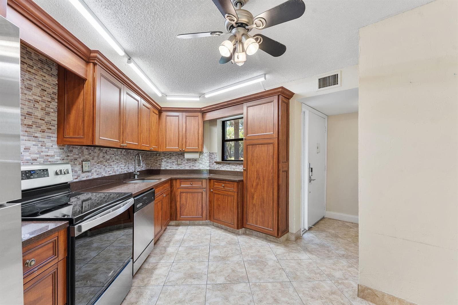 5800 Camino Del Sol # 102, Boca Raton, FL 33433 photo 5