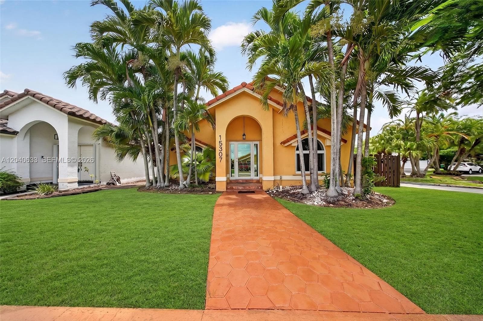 15307 SW 52nd Ter, Miami, FL 33185 photo 2