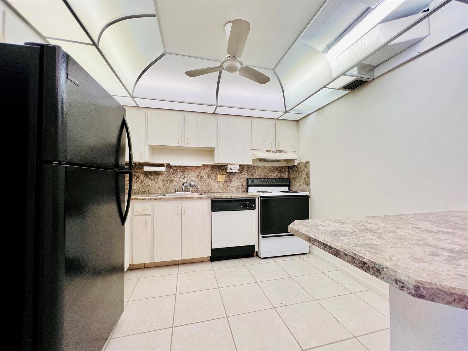 107 Wellington D, West Palm Beach, FL 33417 photo 4