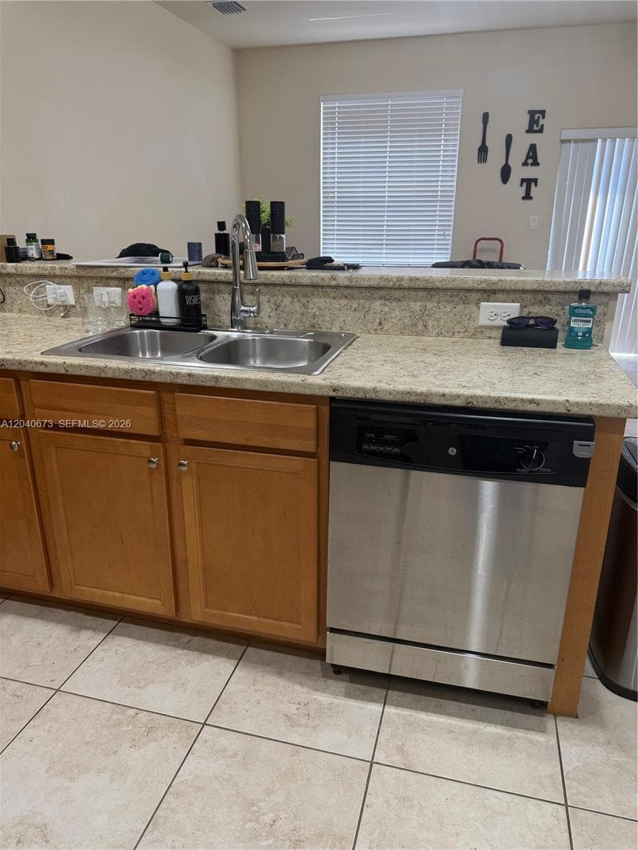 8929 W 35th Way, Hialeah, FL 33018 photo 5
