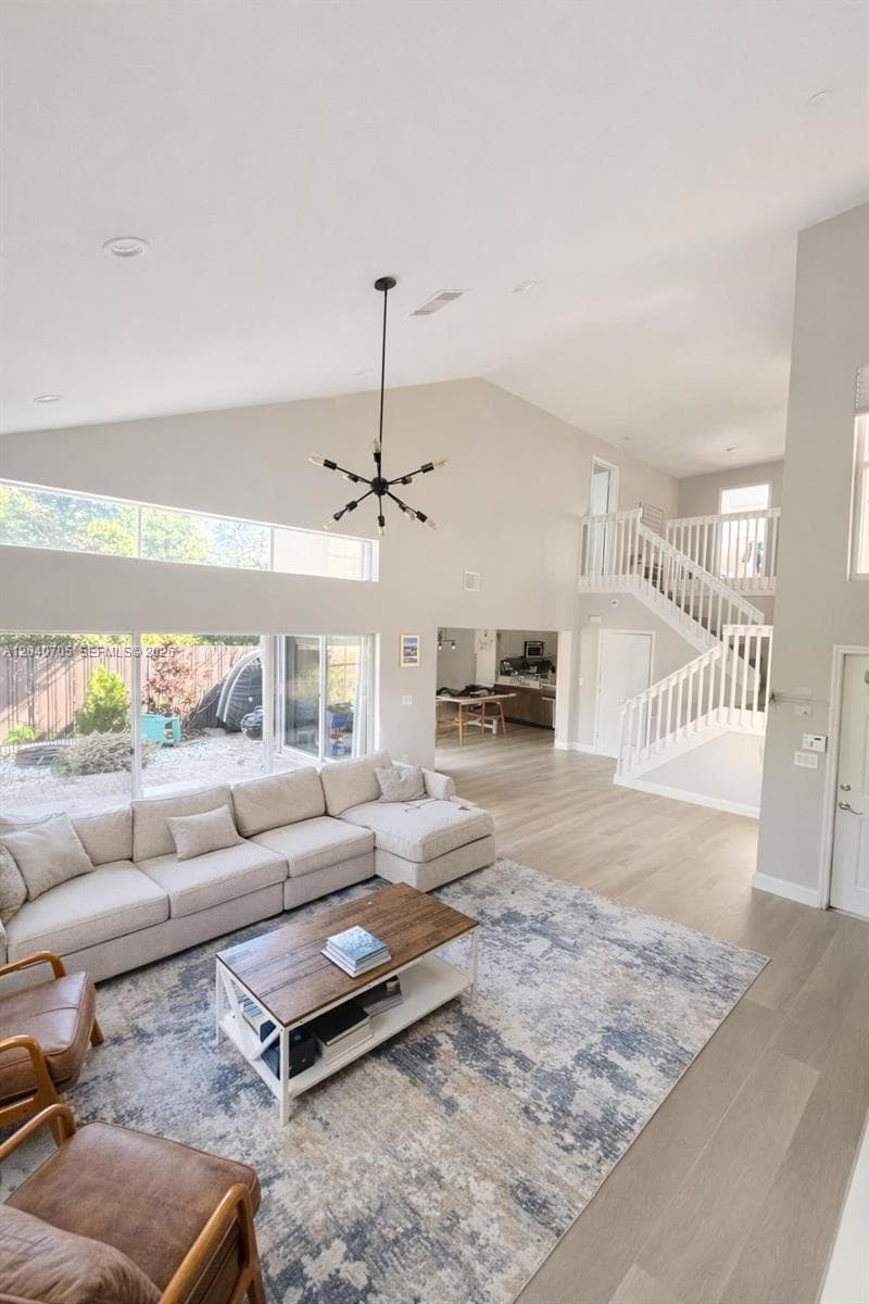 1125 Butternut Ln, Hollywood, FL 33019 photo 2