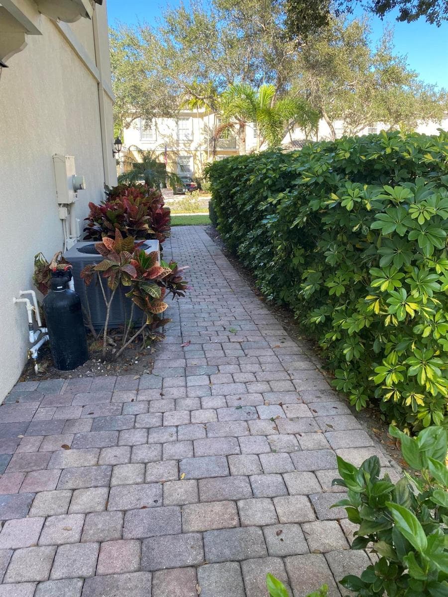 477 Capistrano Drive, Palm Beach Gardens, FL 33410 photo 3