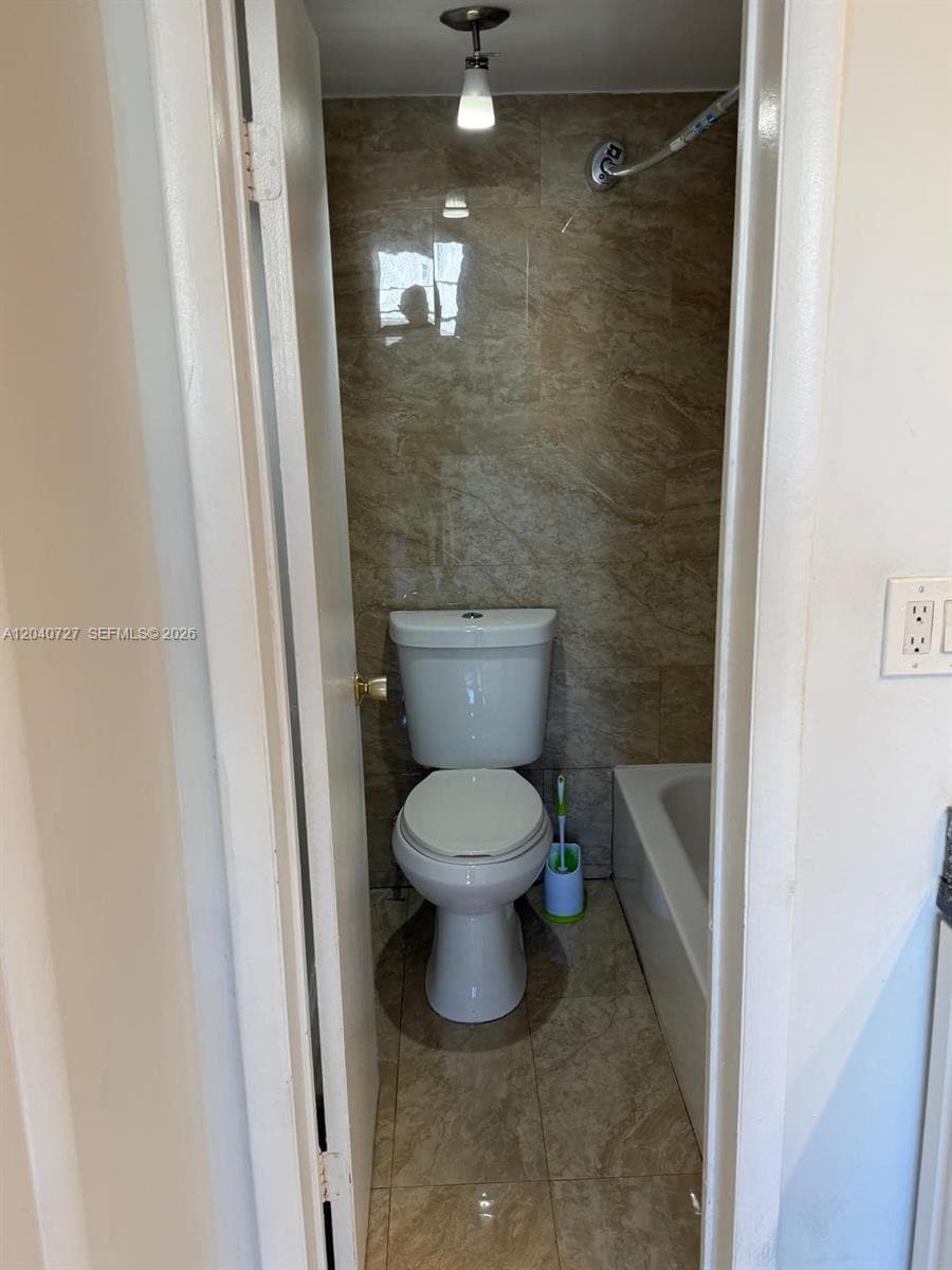 1990 Marseille Dr # 303, Miami Beach, FL 33141 photo 4
