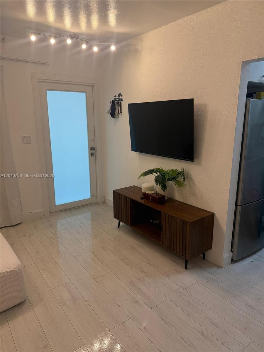 344 Meridian Ave # 2B, Miami Beach, FL 33139 photo 4