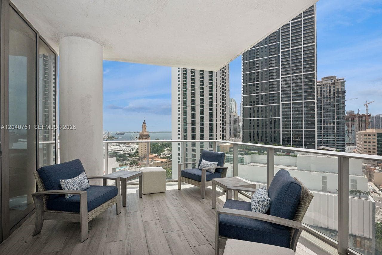 851 NE 1st Ave # 1711, Miami, FL 33132 photo 2