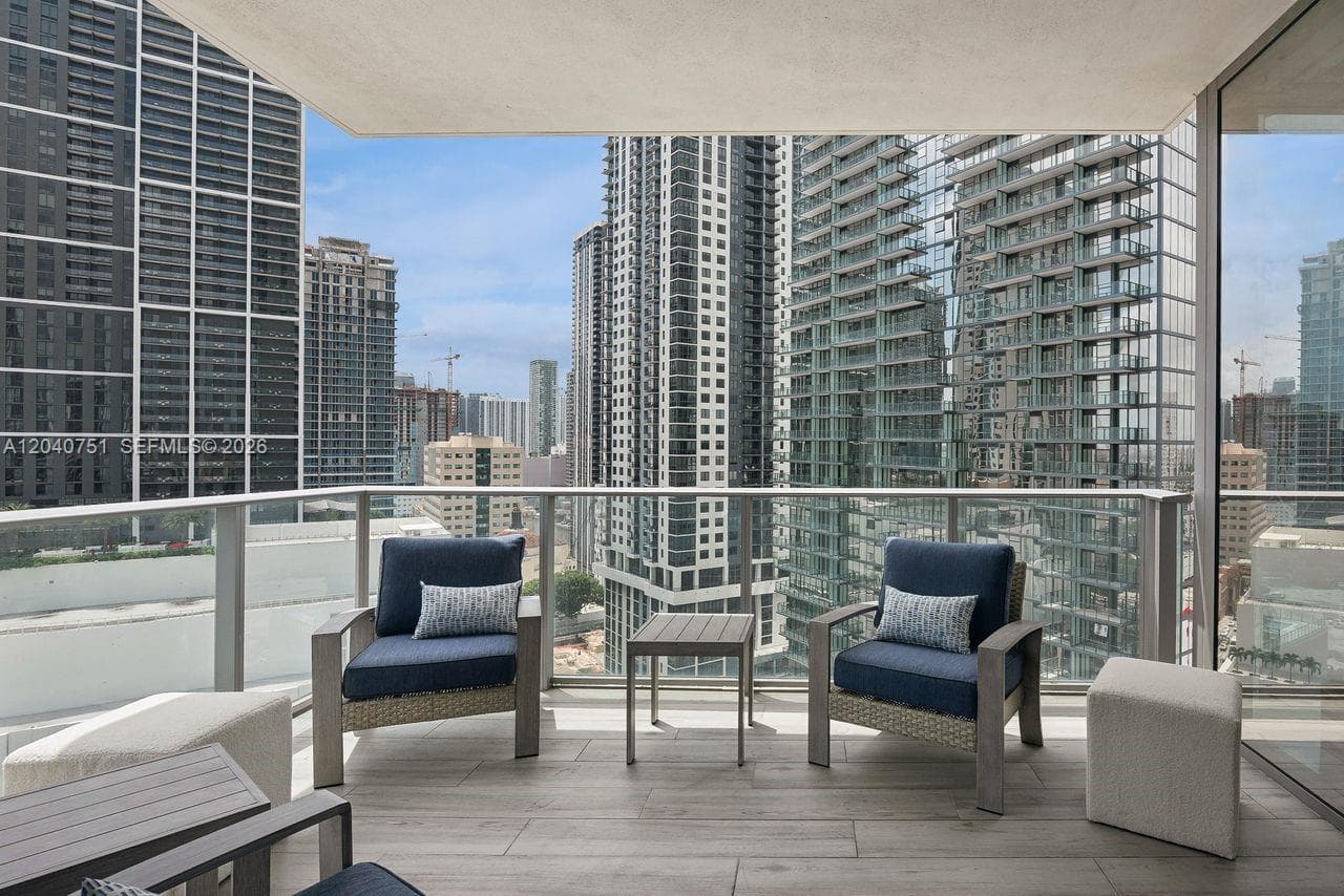 851 NE 1st Ave # 1711, Miami, FL 33132 photo 3