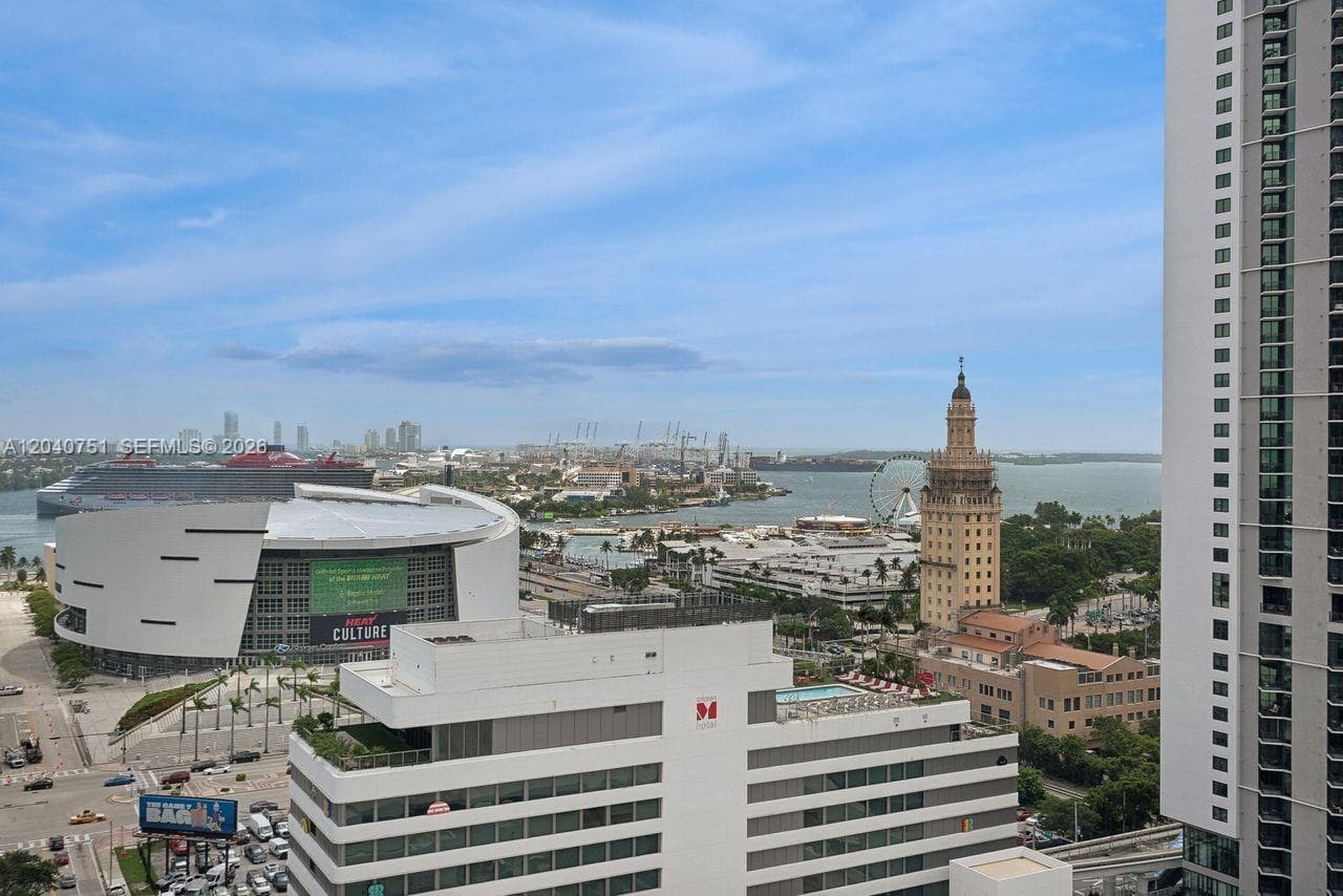 851 NE 1st Ave # 1711, Miami, FL 33132 photo 4