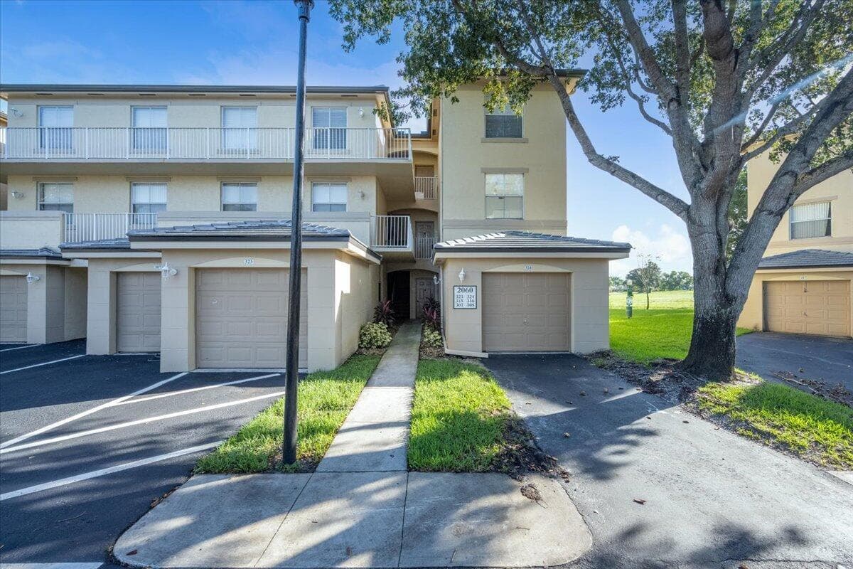 2060 Greenview Shores Boulevard # 308, Wellington, FL 33414 photo 2
