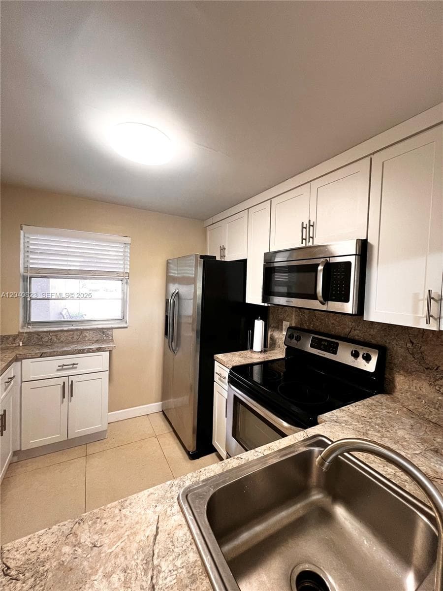 9235 Lagoon Pl # 109, Davie, FL 33324 photo 2