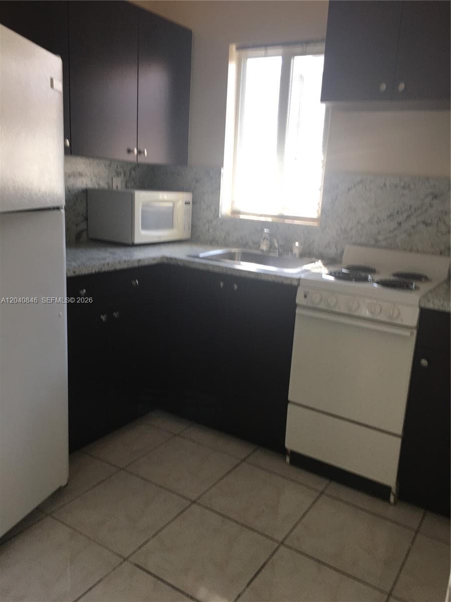 960 Biarritz Dr # 2, Miami Beach, FL 33141 photo 4