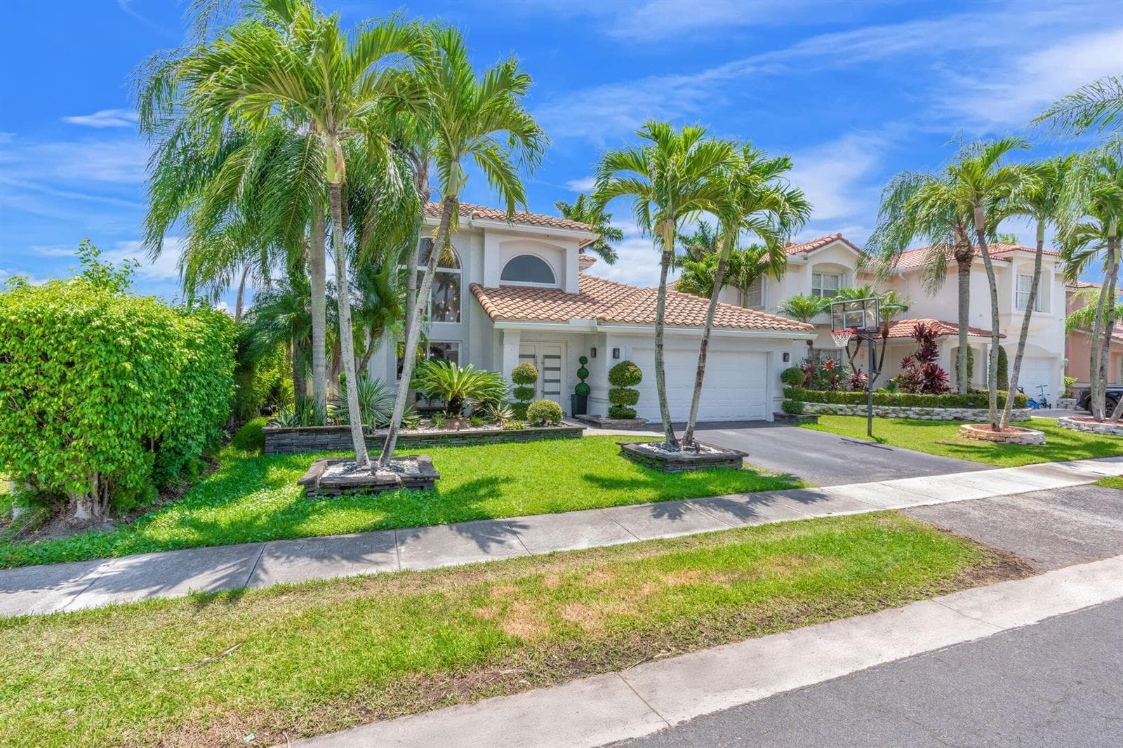 52 Gables Boulevard, Weston, FL 33326 photo 2
