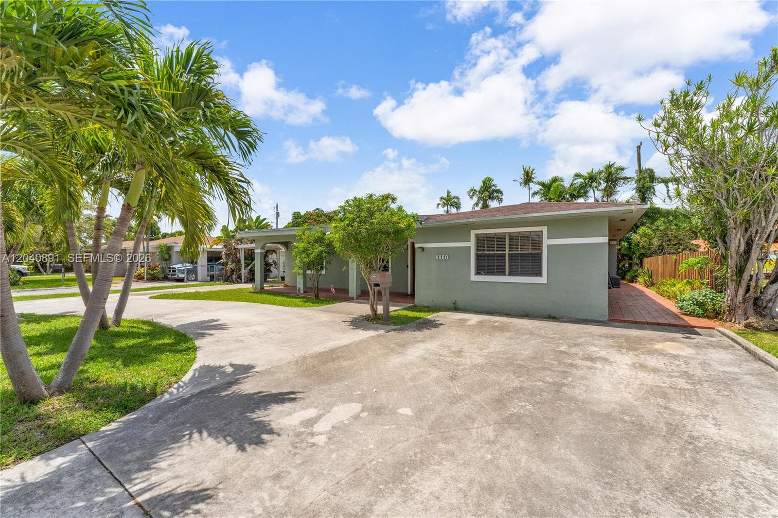 6860 SW 18th St, Miami, FL 33155 photo 3