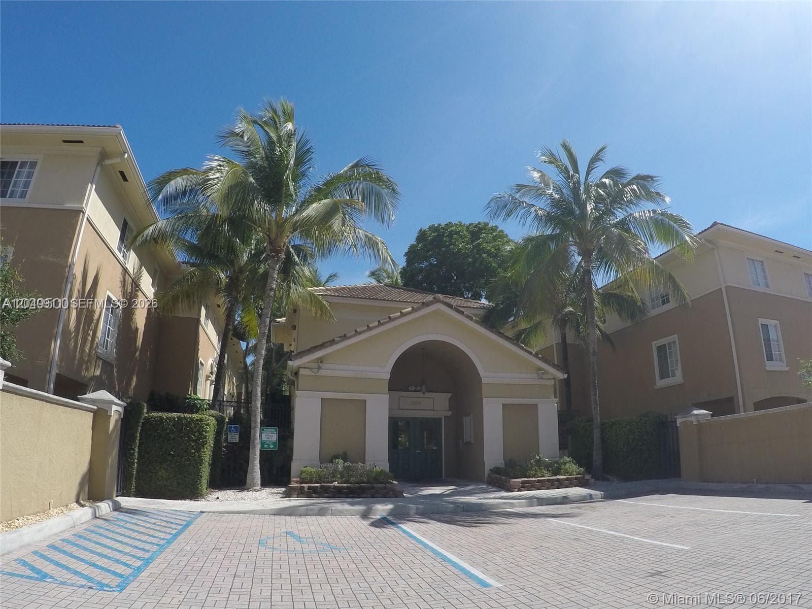 2921 NE 185th St # 1202, Aventura, FL 33180 photo 3