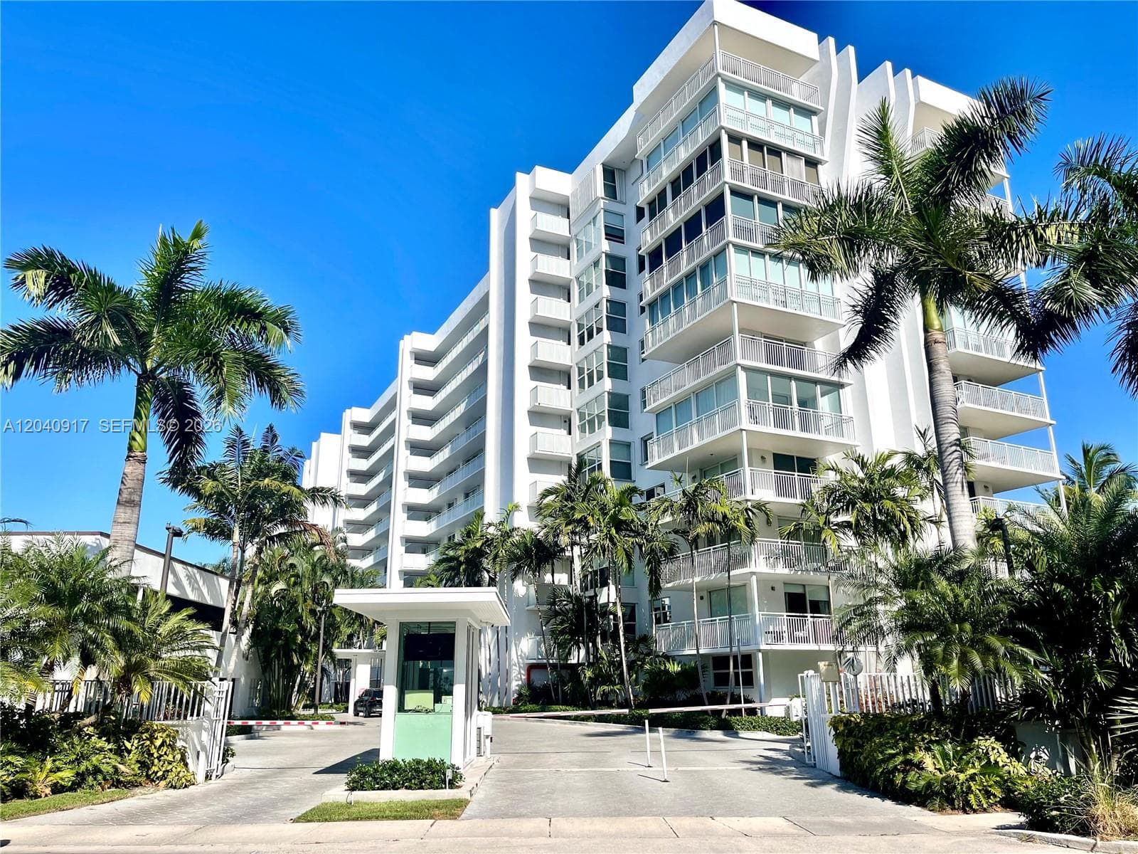 607 Ocean Dr # 3K, Key Biscayne, FL 33149 photo 2