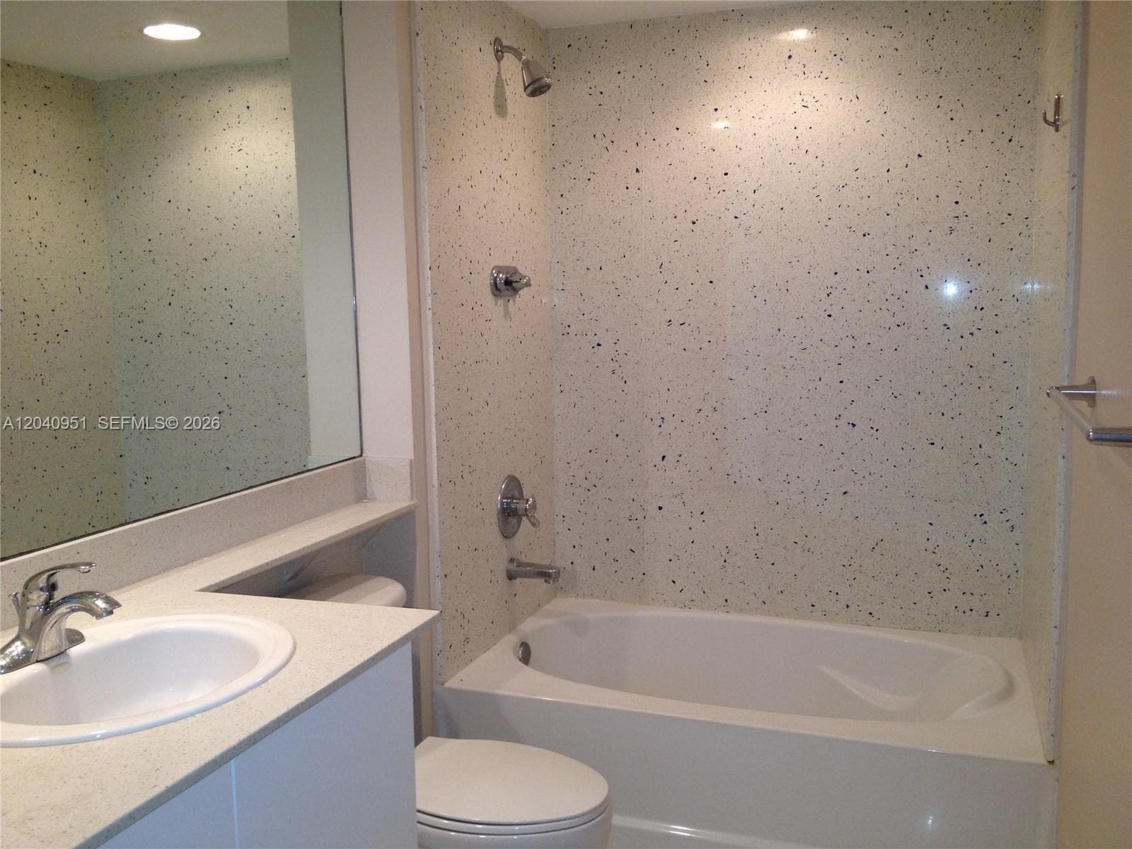325 S Biscayne Blvd # 1414, Miami, FL 33131 photo 3