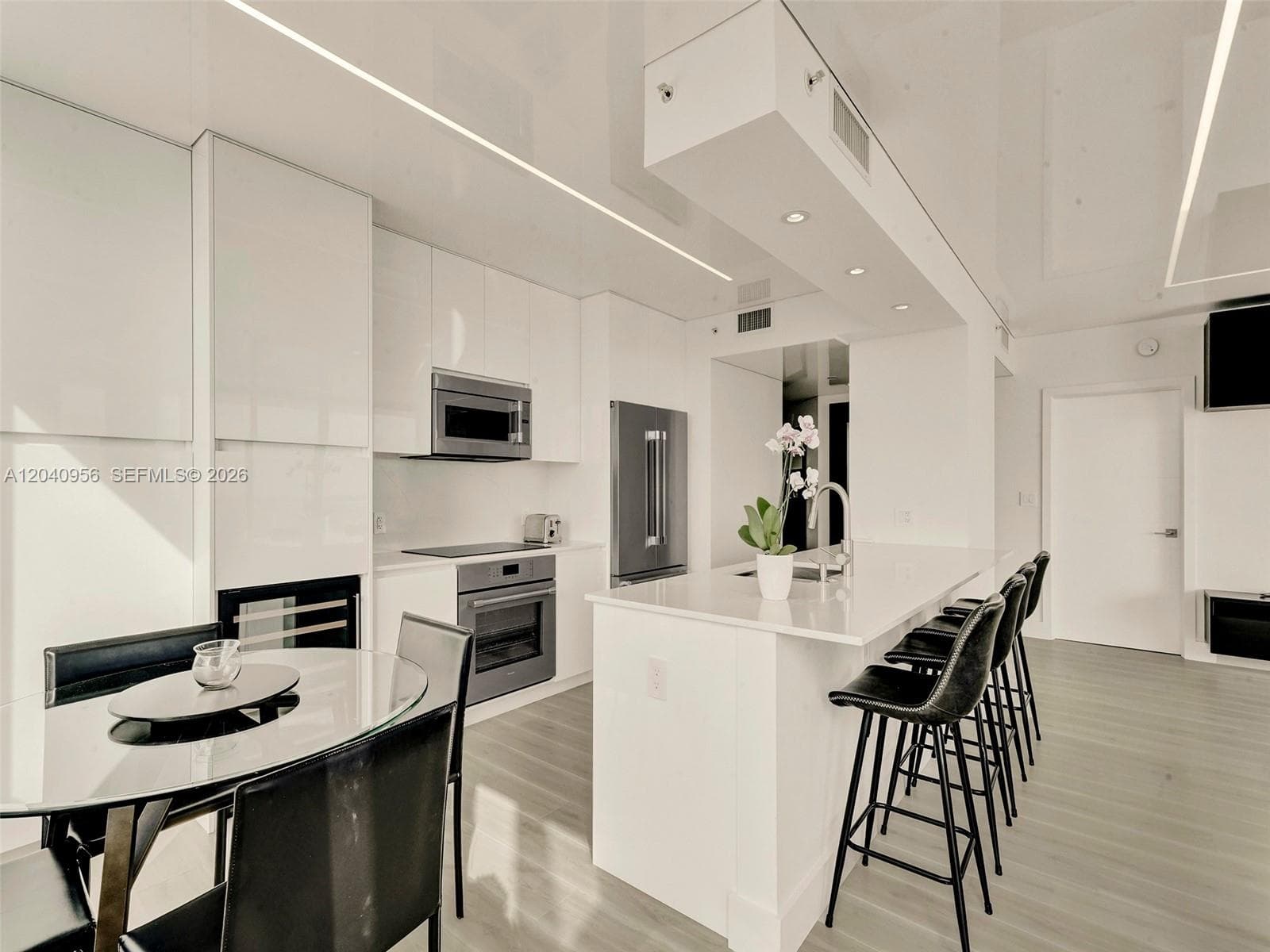 6365 Collins Ave # 2407, Miami Beach, FL 33141 photo 2
