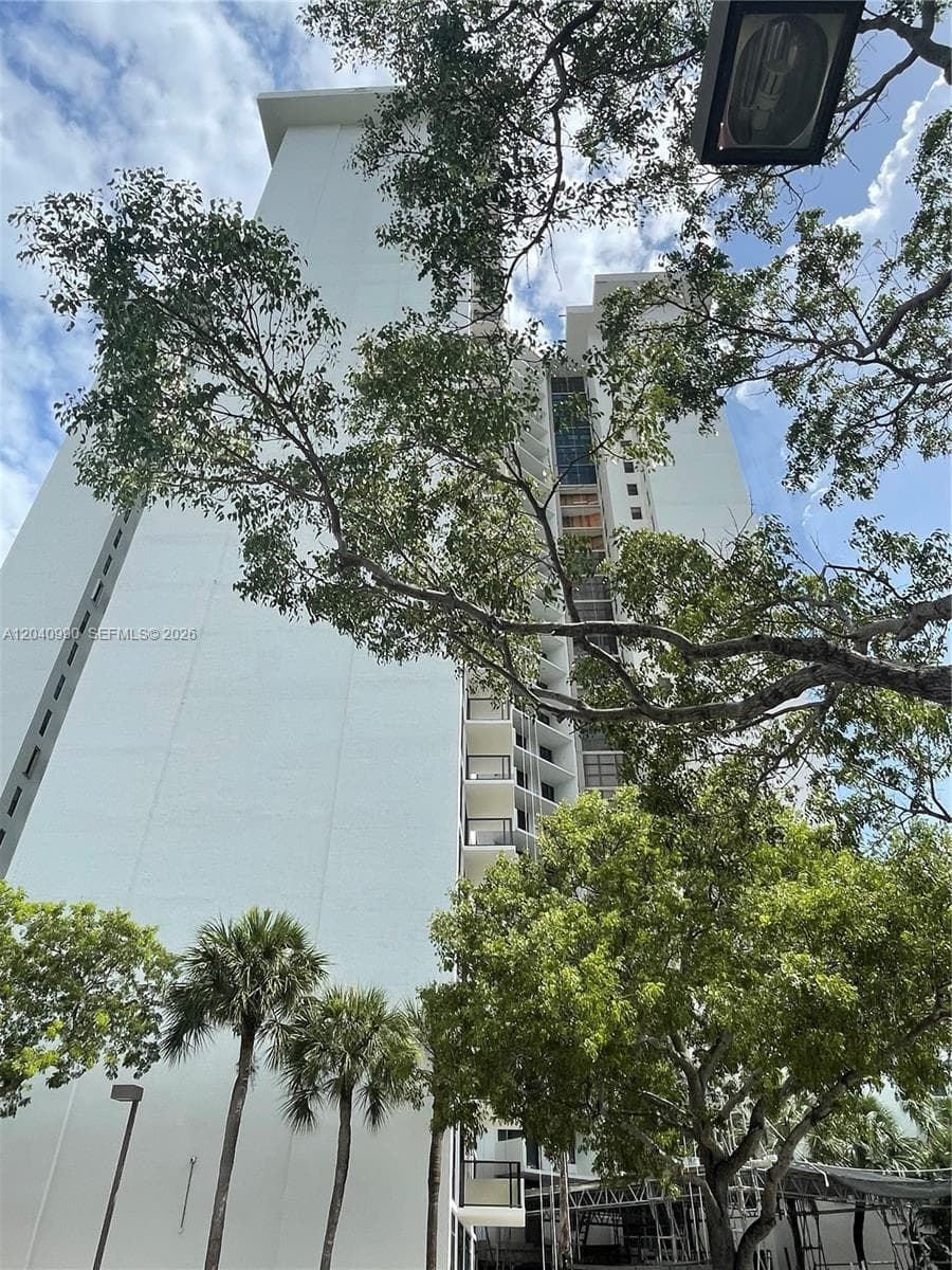 18181 NE 31st ct # 305, Aventura, FL 33160 photo 2