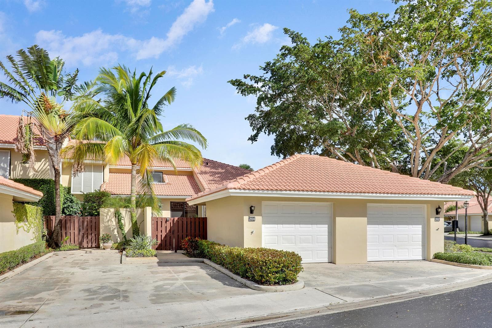 204 Old Meadow Way, Palm Beach Gardens, FL 33418 photo 2