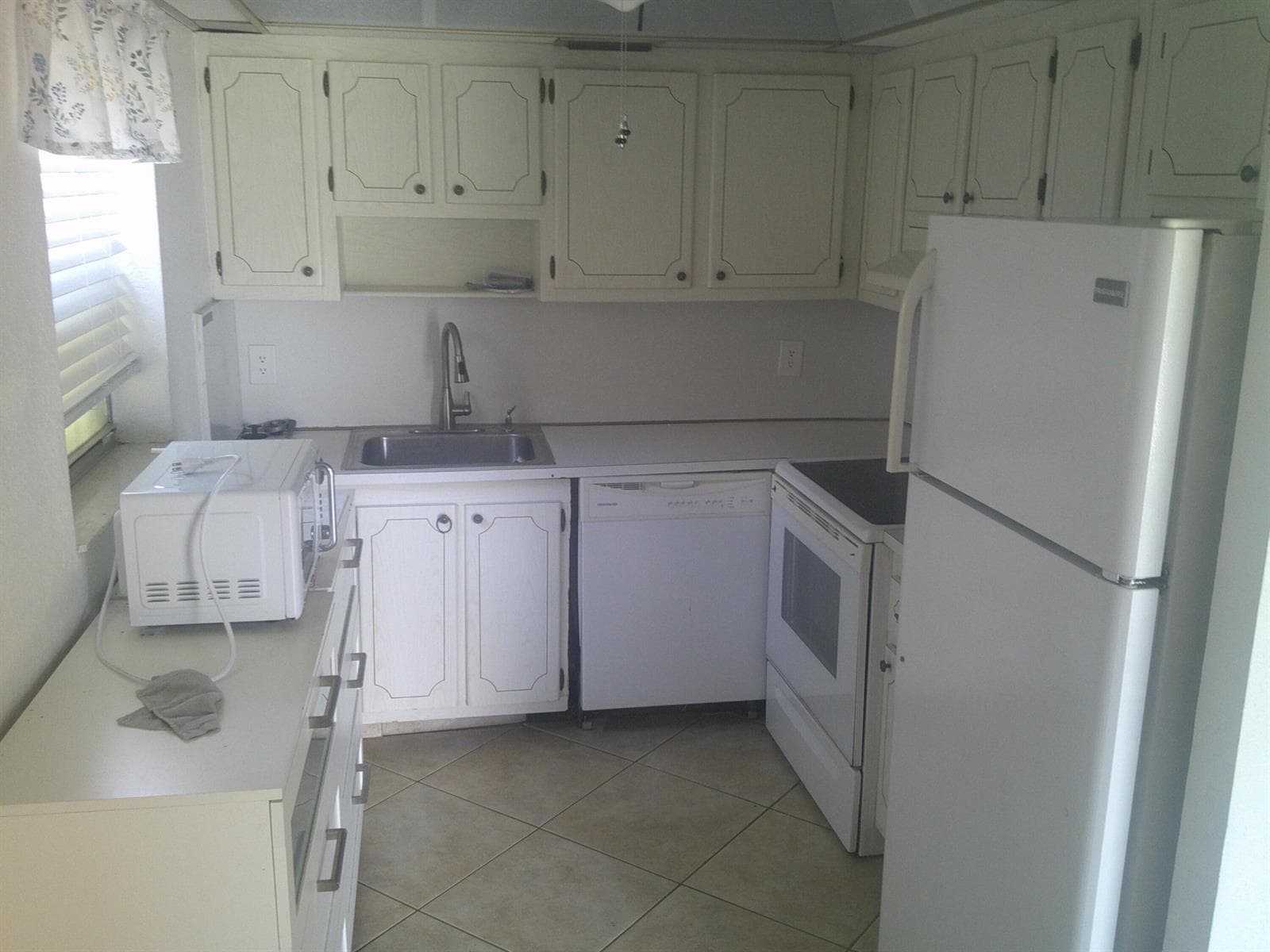 588 Brittany M, Delray Beach, FL 33446 photo 3