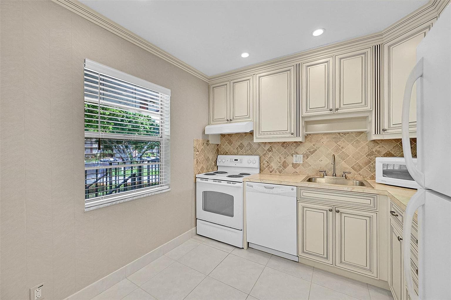 23 Abbey Lane # 202, Delray Beach, FL 33446 photo 4