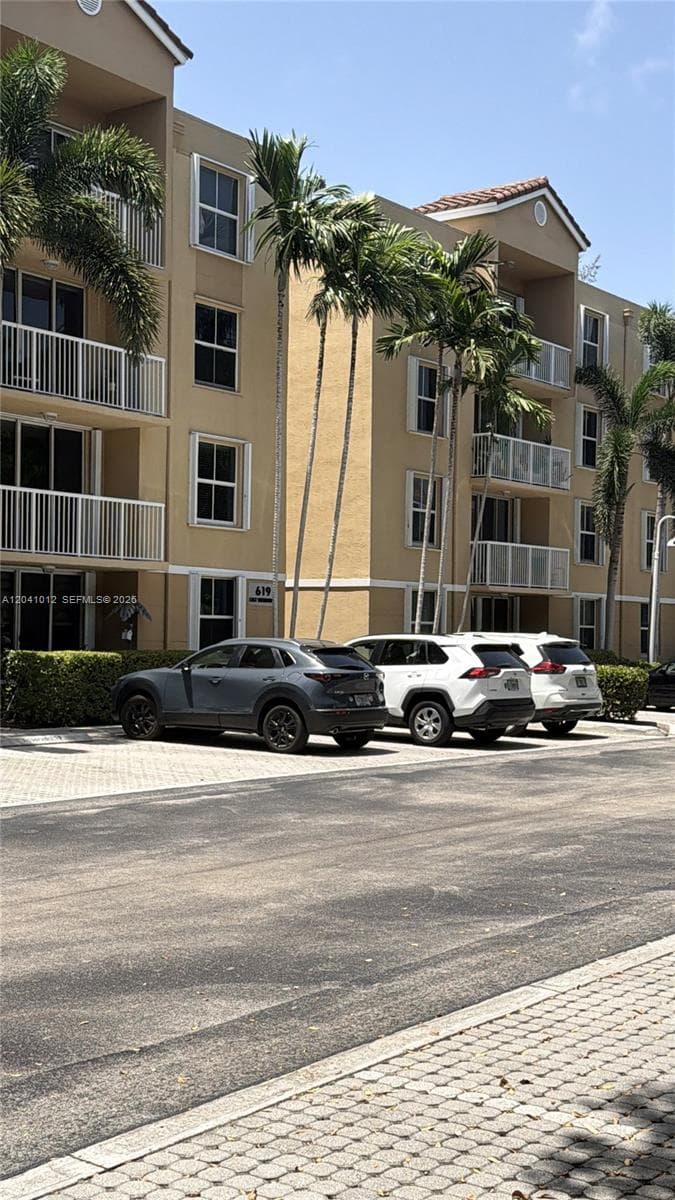 619 E Sheridan St # 105, Dania Beach, FL 33004