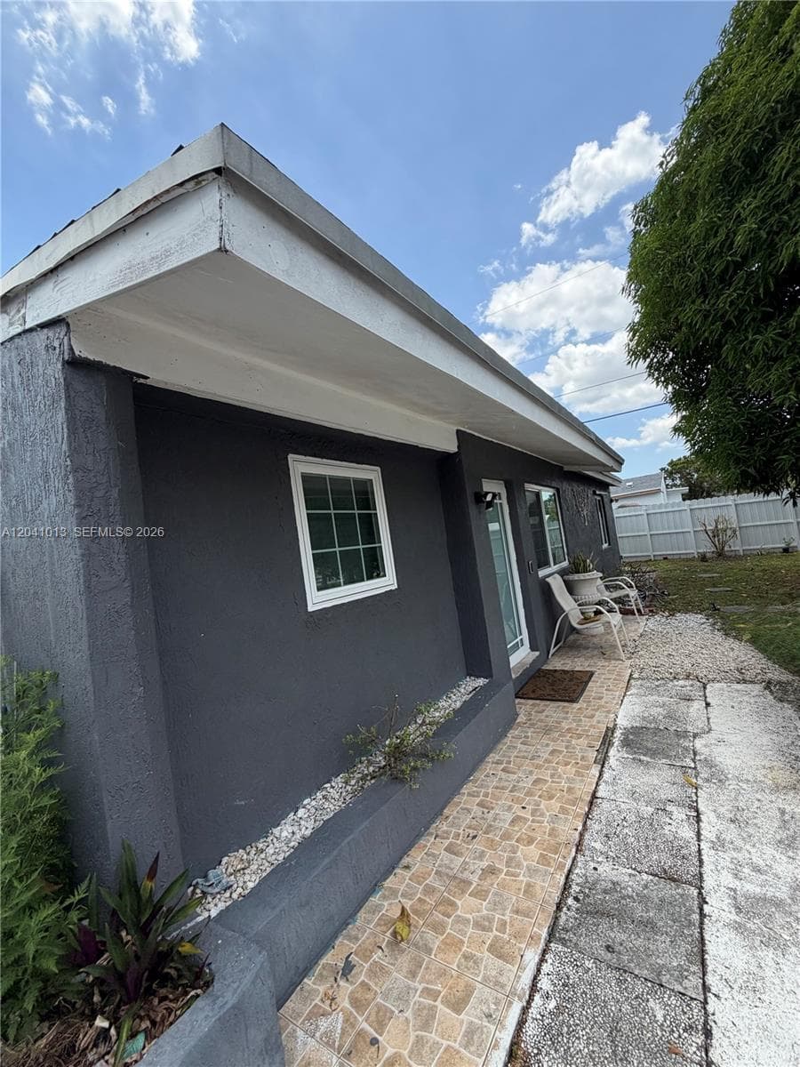 2300 SW 43rd Ave, Fort Lauderdale, FL 33317 photo 4
