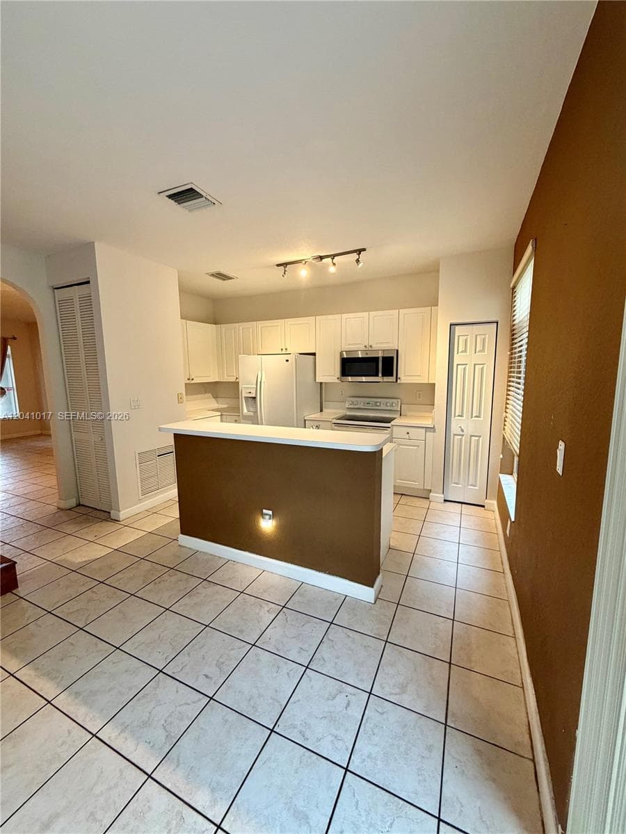 5770 NW 113th Pl # ., Doral, FL 33178 photo 3