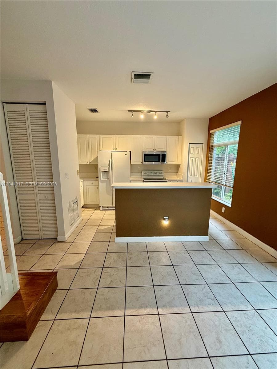 5770 NW 113th Pl # ., Doral, FL 33178 photo 4