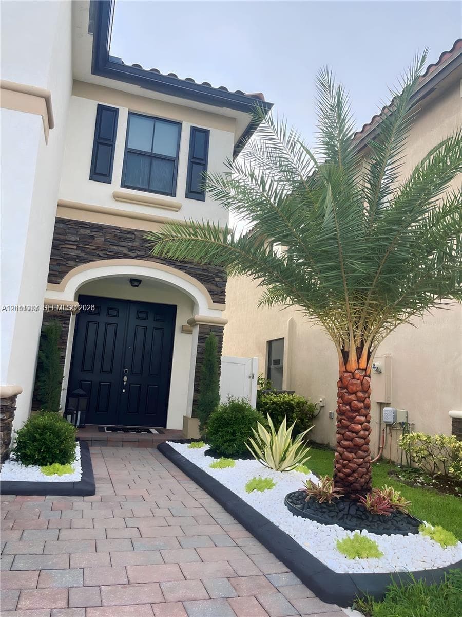 8719 W 33rd Ave, Hialeah, FL 33018 photo 2