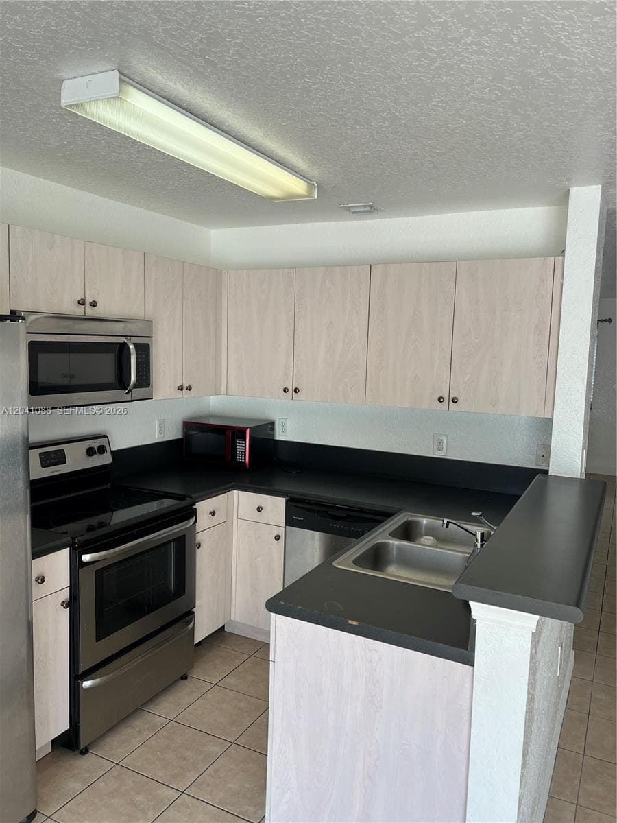 183 Hidden Ct Rd # F-33, Hollywood, FL 33023 photo 4