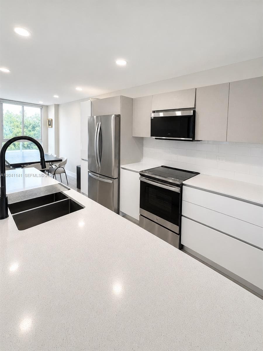 2505 NE 193rd St # 4211, Miami, FL 33180 photo 2