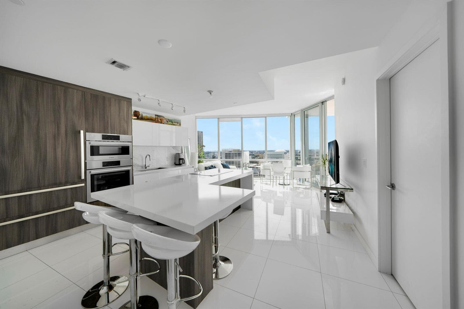 851 NE 1st Avenue # 2410, Miami, FL 33132 photo 3