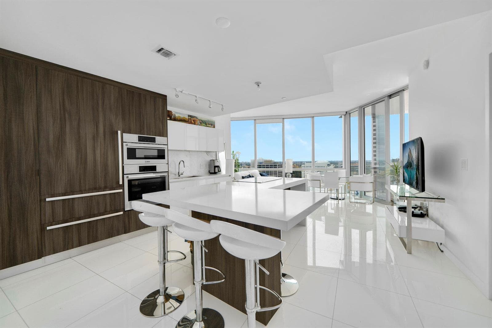 851 NE 1st Avenue # 2410, Miami, FL 33132 photo 4
