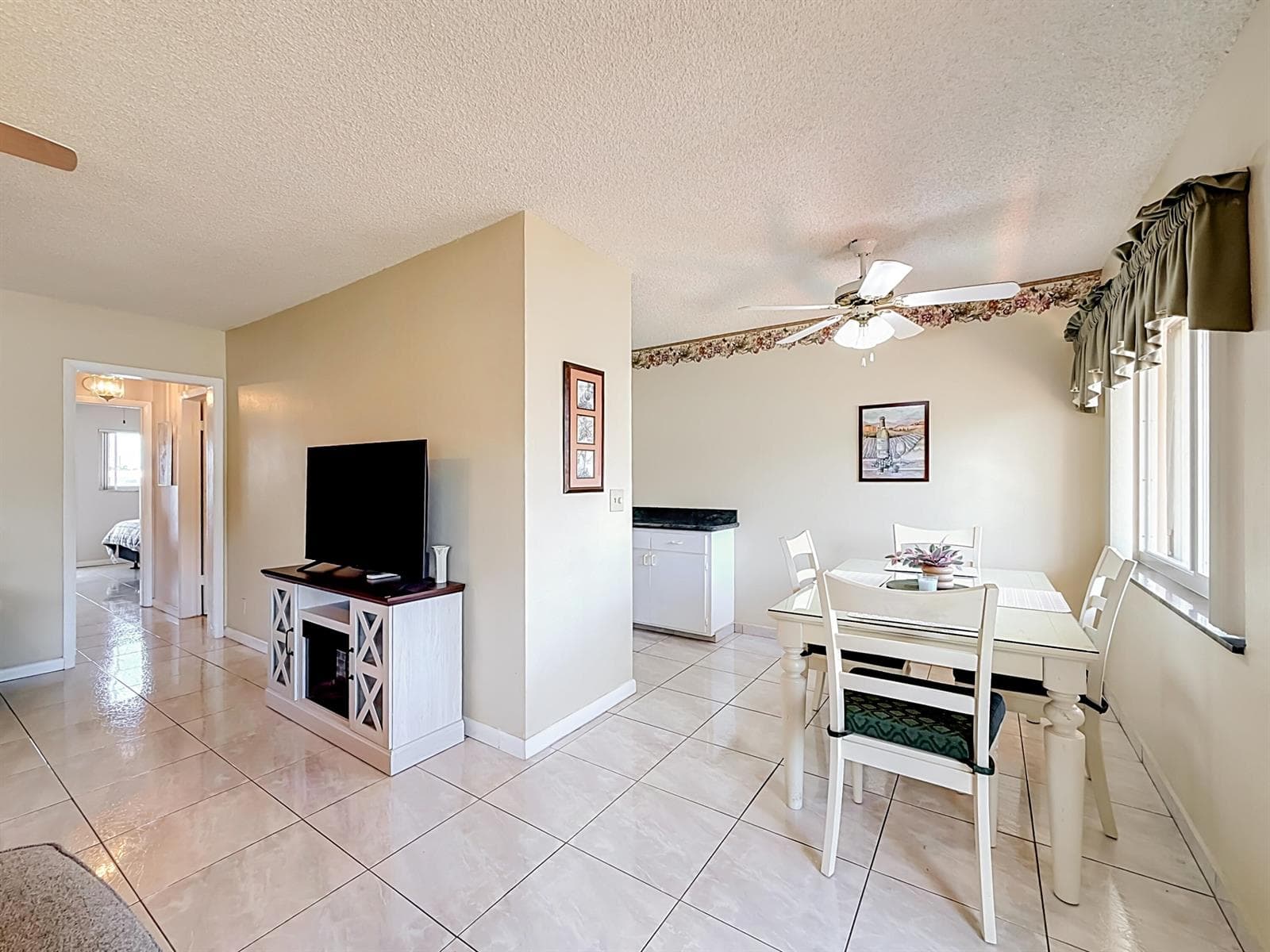 1050 SW 11th Street # L2, Hallandale Beach, FL 33009 photo 3