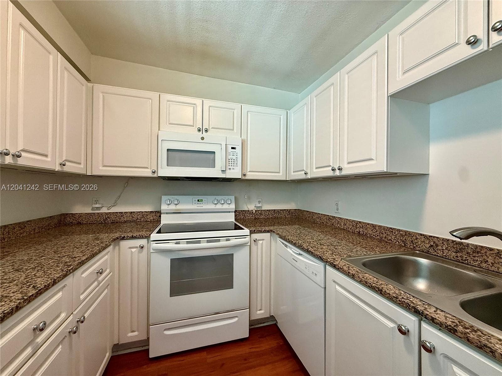 7800 Collins Ave # 407, Miami Beach, FL 33141 photo 2
